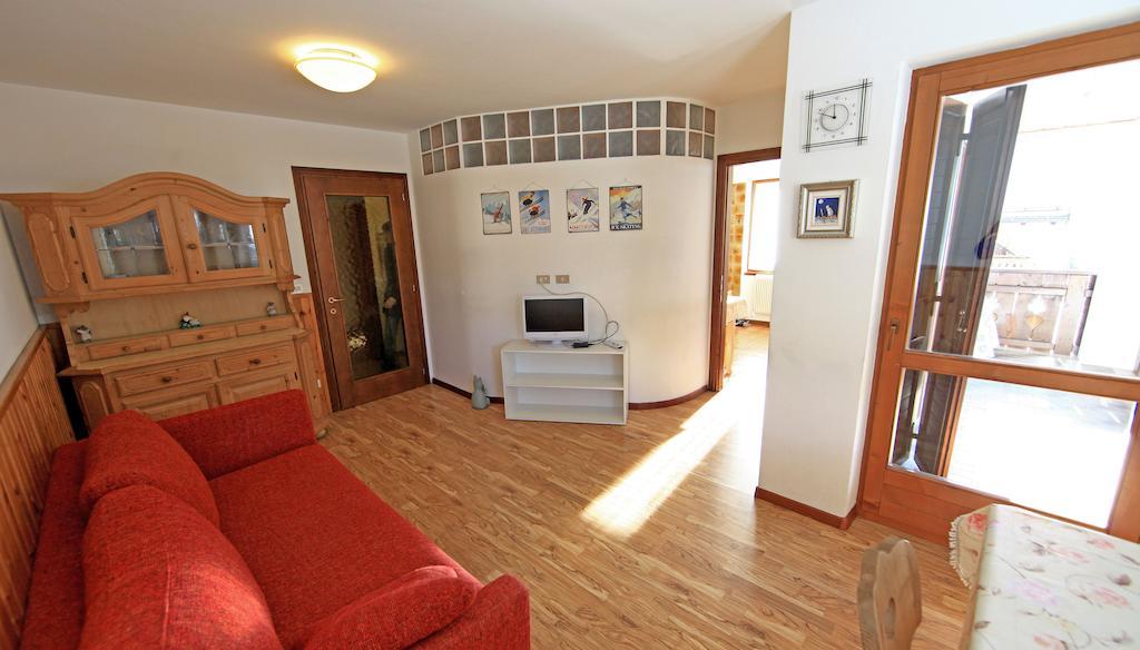 Cesa Roseda Apartment Canazei Ruang foto